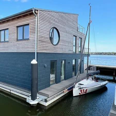 Wasserhaus Freiheit * Fahrdorf (Schleswig-Holstein)