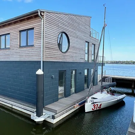 Holiday home Wasserhaus Freiheit Schleswig